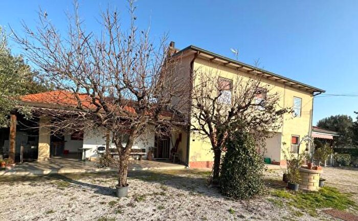 Appartamento con 6 locali in vendita in Via San Vito, Rimini