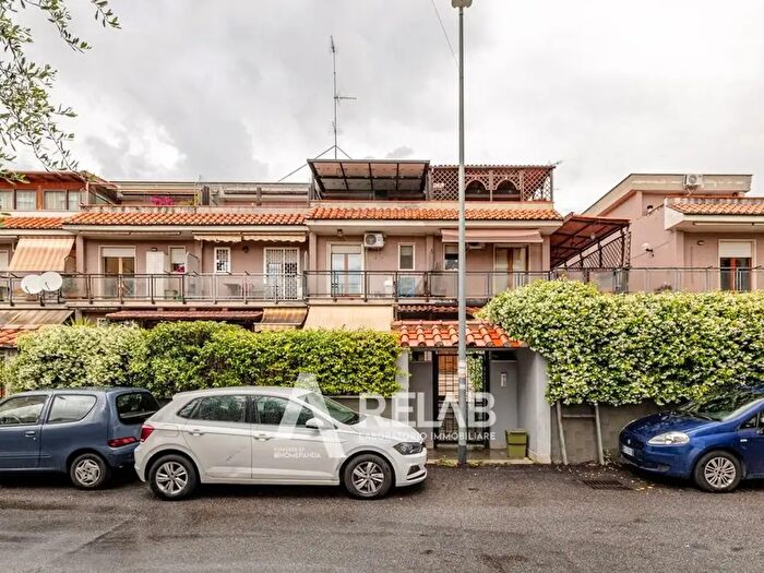 Casa quadrilocale in vendita in Via Montappone, Roma