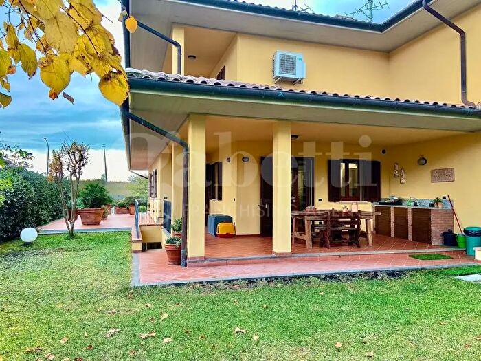 Casa con 6 locali in vendita in Gavorrano