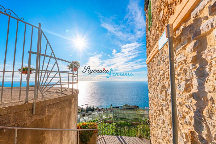 Casa quadrilocale in vendita in Strada delle Porrine, Ospedaletti