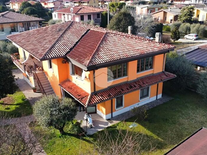 Casa con 5 locali in vendita in Via Bondinelli, Puegnago Sul Garda