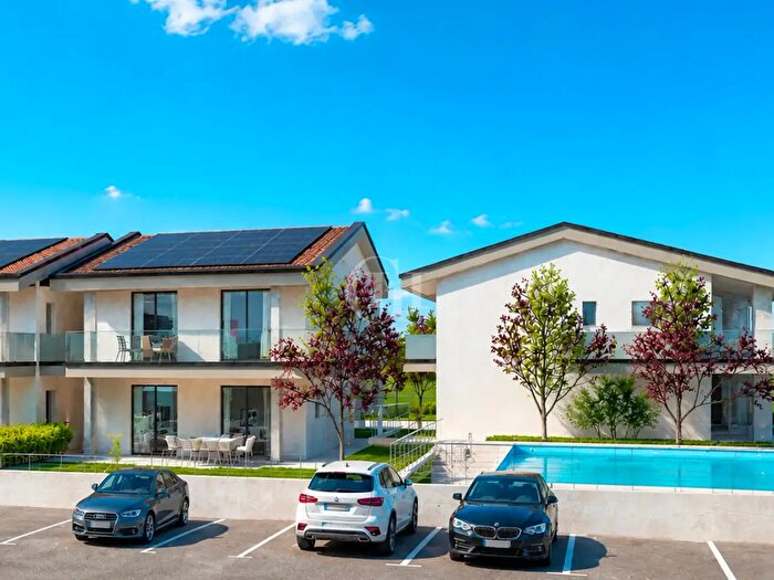 Appartamento trilocale in vendita in Via Meucci, Padenghe Sul Garda