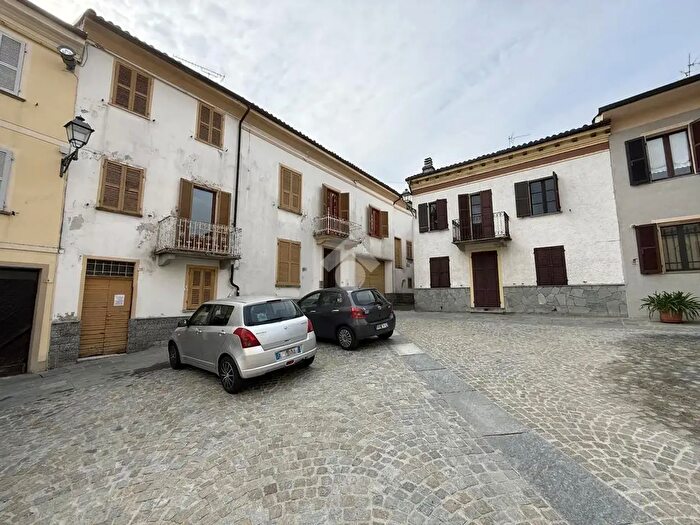 Casa con 8 locali in vendita in Piazza Italia, Castel Rocchero