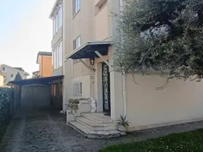 Casa con 6 locali in vendita in Via Roma, Albignasego