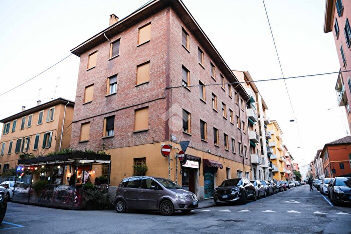 Appartamento con 5 locali in vendita in Via Giuseppe Crespi, Bologna