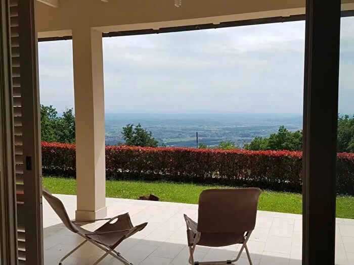 Casa con 9 locali in vendita in Larciano