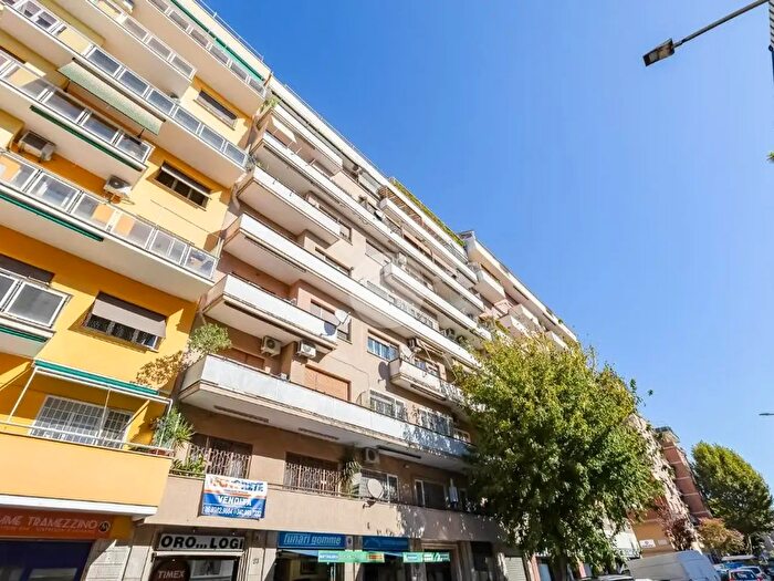 Appartamento quadrilocale in vendita in Via Silvestro Gherardi, Roma