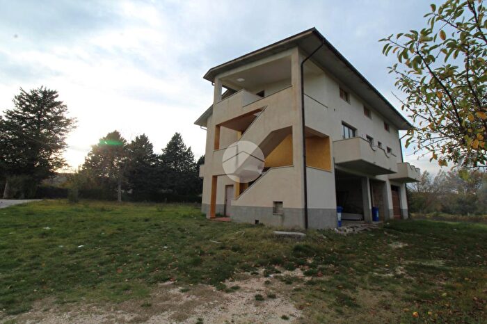 Casa quadrilocale in vendita in Cda Selvapiana, Campobasso