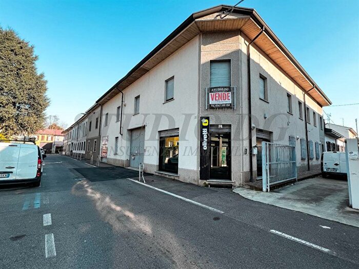 Appartamento trilocale in vendita in Via Cardinal Ferrari, Cesano Maderno