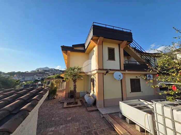 Casa con 13 locali in vendita in Via Galileo Galilei, Praia A Mare