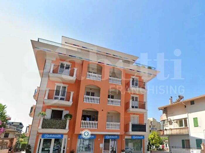 Appartamento con 5 locali in vendita in Via C Colombo, Martinsicuro
