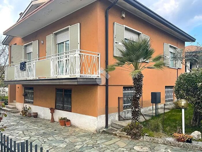 Casa trilocale in vendita in Via Fermi, Figino Serenza