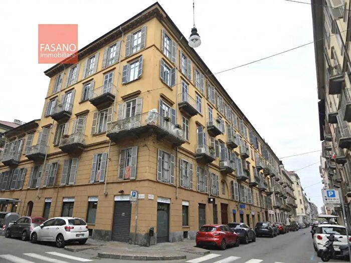 Appartamento trilocale in affitto in Via Montevecchio, Torino