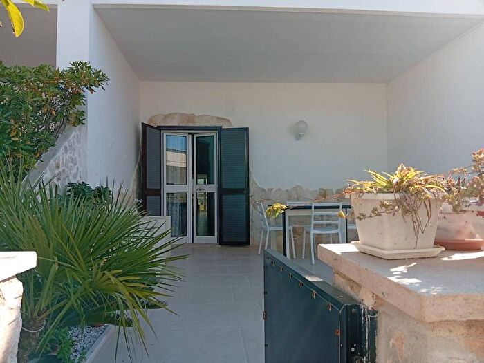 Casa quadrilocale in affitto in Via dei Pini, Ostuni Costa, Ostuni