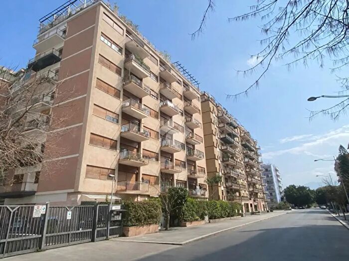 Appartamento con 6 locali in vendita in Via Sicilia, Palermo