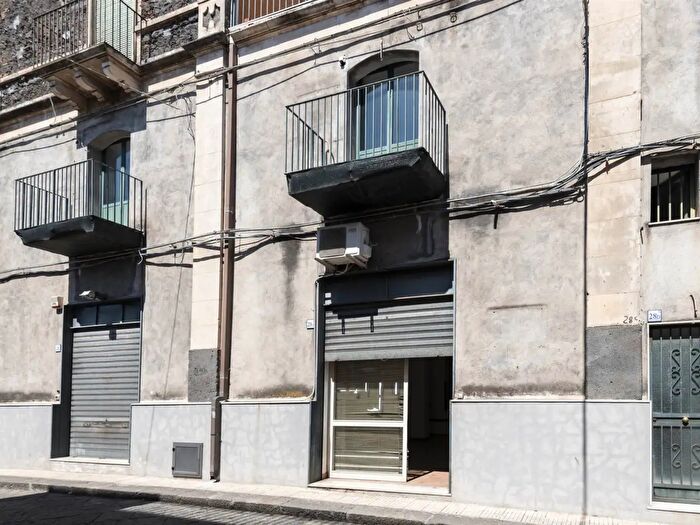 Appartamento con 6 locali in vendita in Via Palestra, Aci Catena