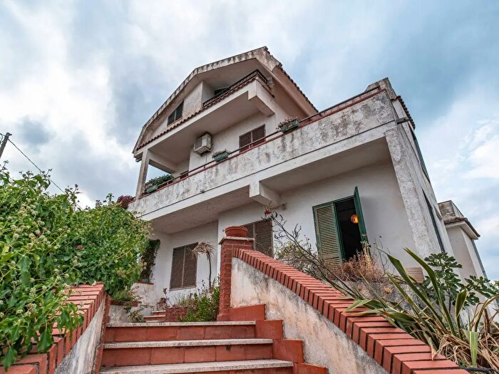 Casa con 7 locali in vendita in Via San Gerardo, Piedimonte Etneo