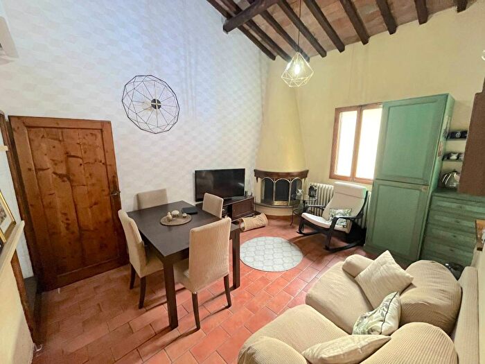 Appartamento trilocale in affitto in Via del Porcellana, Santa Maria Novella, Firenze