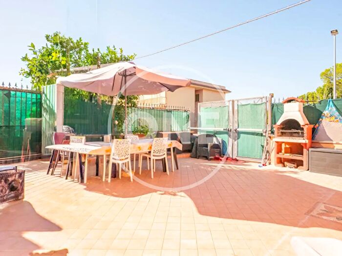 Casa quadrilocale in vendita in Via Gessopalena, Roma