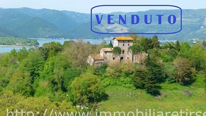 Casa con 18 locali in vendita in Orvieto