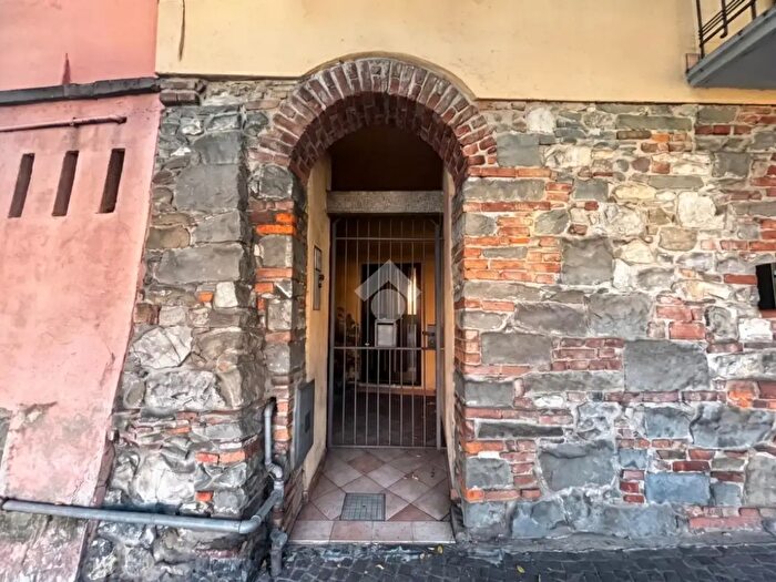 Casa trilocale in vendita in Via Roma, Sarnico