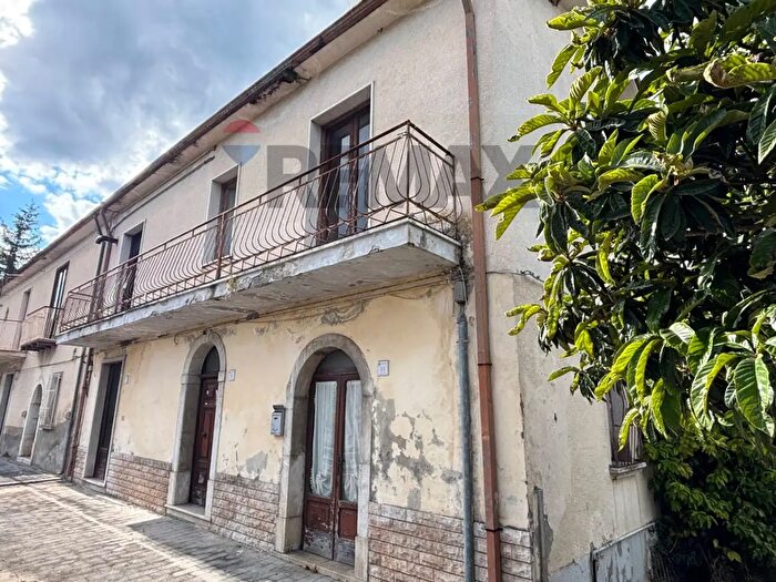 Casa con 6 locali in vendita in Ss Calore Av, Mirabella Eclano