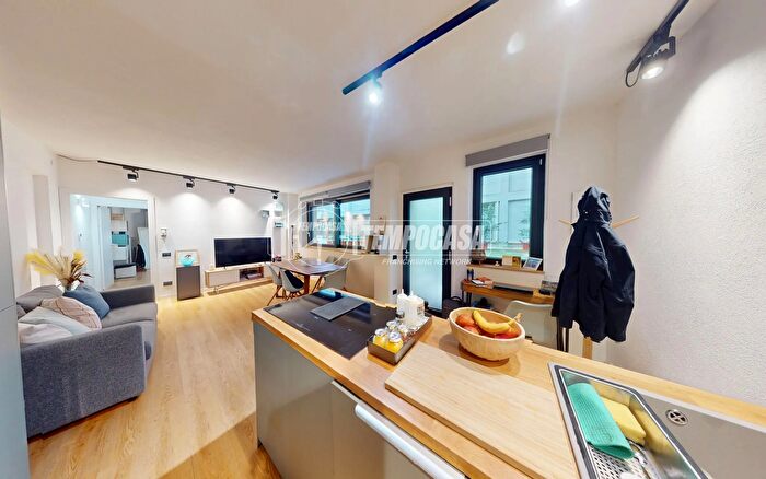 Appartamento bilocale in vendita in Via per Brunate, Como