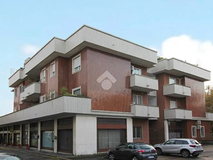 Appartamento trilocale in vendita in Via Don Virgilio Sioli, Rho