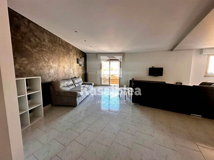 Appartamento con 5 locali in affitto in Via G Addario, Ragusa