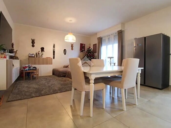 Appartamento trilocale in vendita in Via Leopardi, Bagnolo In Piano