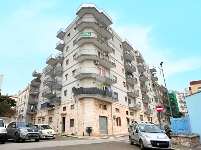 Appartamento trilocale in vendita in Via Adua, Putignano