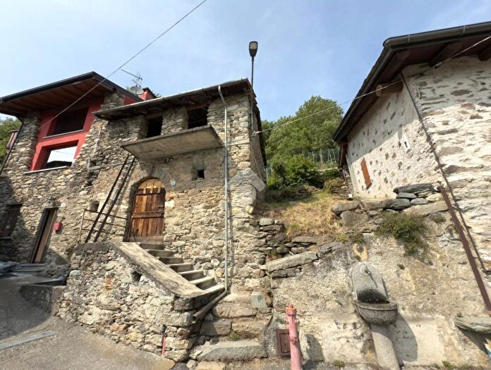 Casa bilocale in vendita in Via Valle, Chiuro