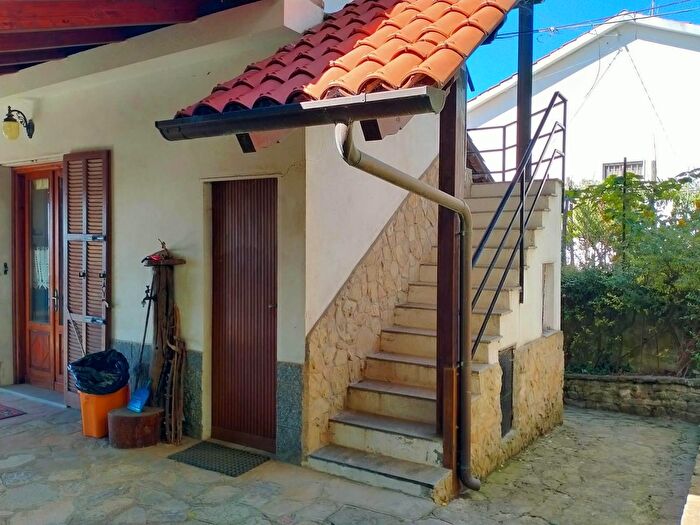 Casa con 7 locali in vendita in Rocchetta Palafea