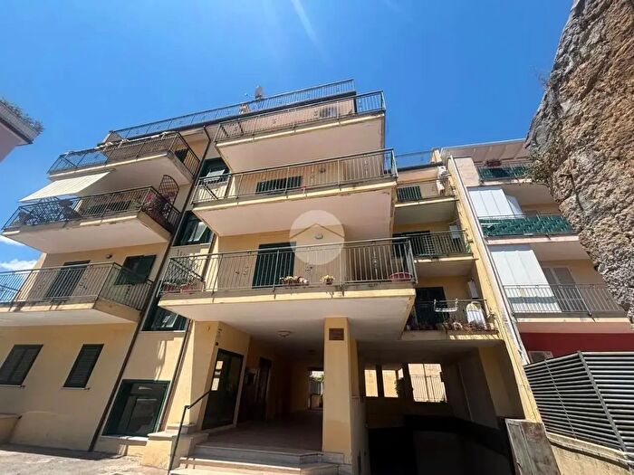 Appartamento trilocale in vendita in Via Maggiore Salvatore Arena, Caserta
