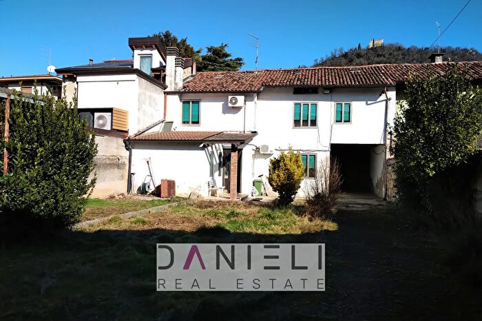 Casa con 5 locali in vendita in Via IV Novembre, Montecchio Maggiore