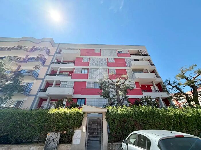 Appartamento con 5 locali in vendita in Via Tenente Liguori, Bari