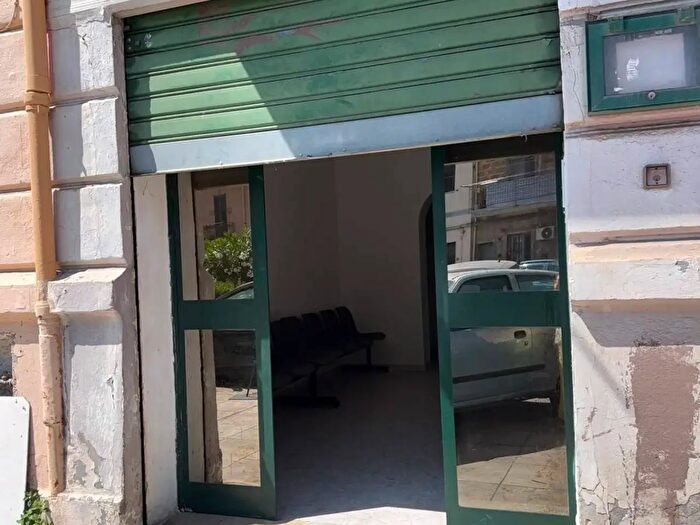 Appartamento trilocale in vendita in Via Conte Federico, Palermo