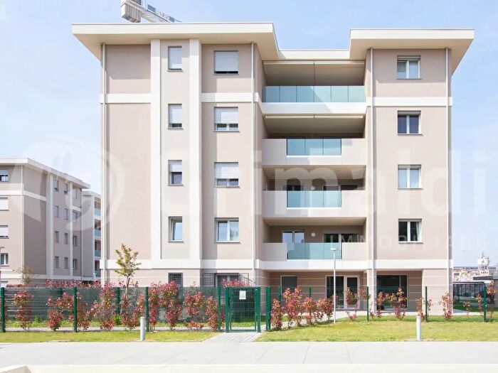 Appartamento trilocale in vendita in Via Alessandro Volta, Cormano