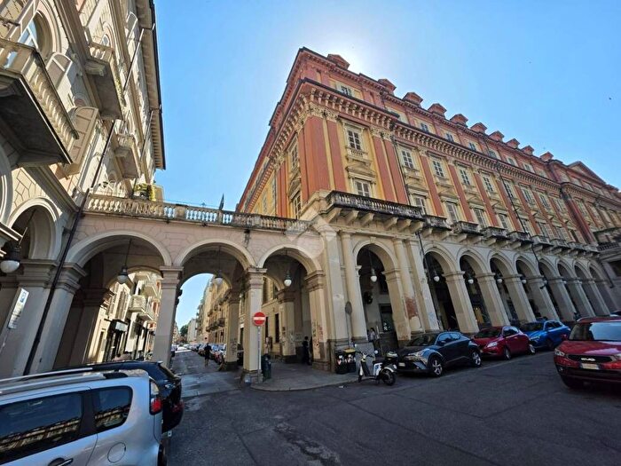 Appartamento trilocale in affitto in Via Carlo Boucheron, Cittadella, Torino