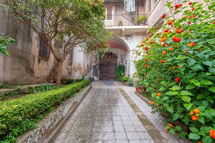 Appartamento quadrilocale in vendita in Via dAlbergo, Palazzolo Acreide