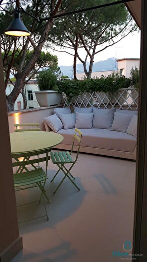 Appartamento con 6 locali in affitto in Forte Dei Marmi