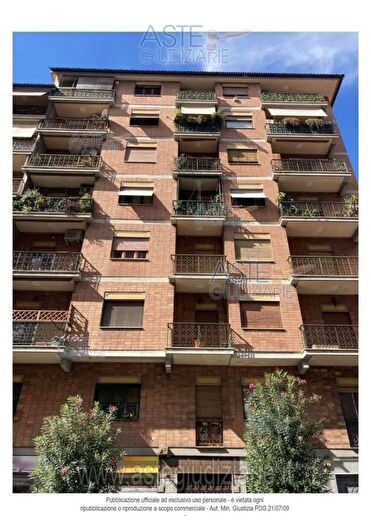 Appartamento trilocale in vendita in Via Eugenio Checchi, Roma