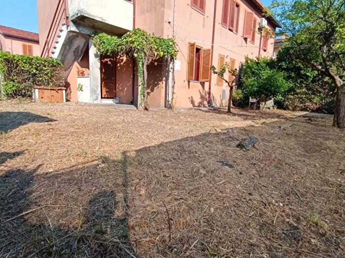 Appartamento quadrilocale in vendita in Montignoso