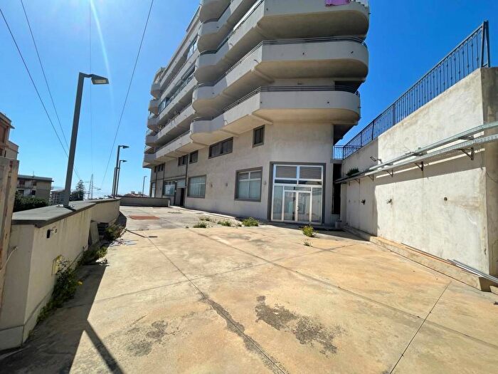 Casa con 6 locali in vendita in Via Cottone, Minissale, Messina