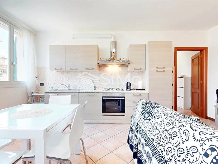 Appartamento trilocale in vendita in Vicolo SantAgostino, Cento