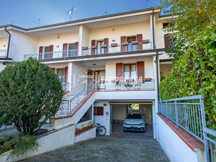 Casa quadrilocale in vendita in Montecchio Emilia