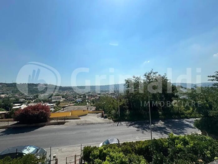 Appartamento trilocale in vendita in Via Campana, Quarto