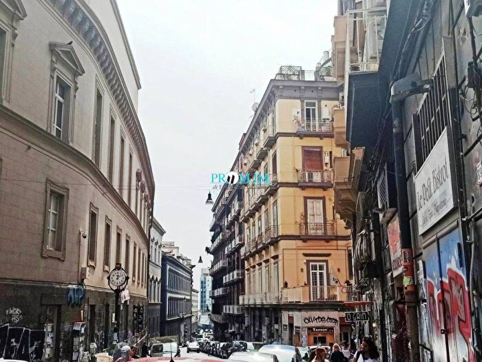 Appartamento monolocale in affitto in Via Mezzocannone, Centro Storico, Napoli
