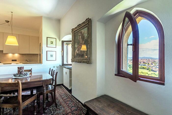 Appartamento trilocale in vendita in Via San Matteo alla Benaglia, Bergamo