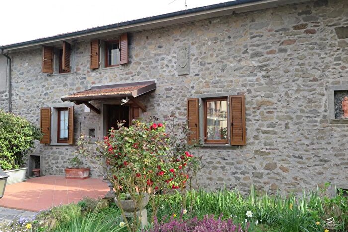 Casa con 11 locali in vendita in Mulazzo